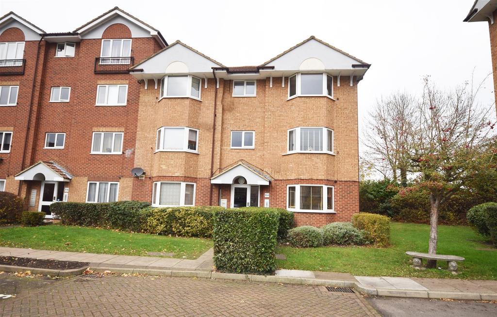 Varsity Drive, Twickenham 2 bed apartment £1,600 pcm (£369 pw)