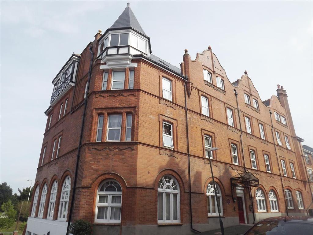 Norwich Avenue West, Westbourne 1 bed flat £800 pcm (£185 pw)