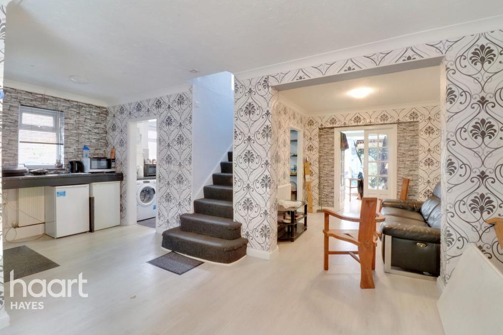 Kingshill Avenue, Hayes 6 bed semidetached house £600,000