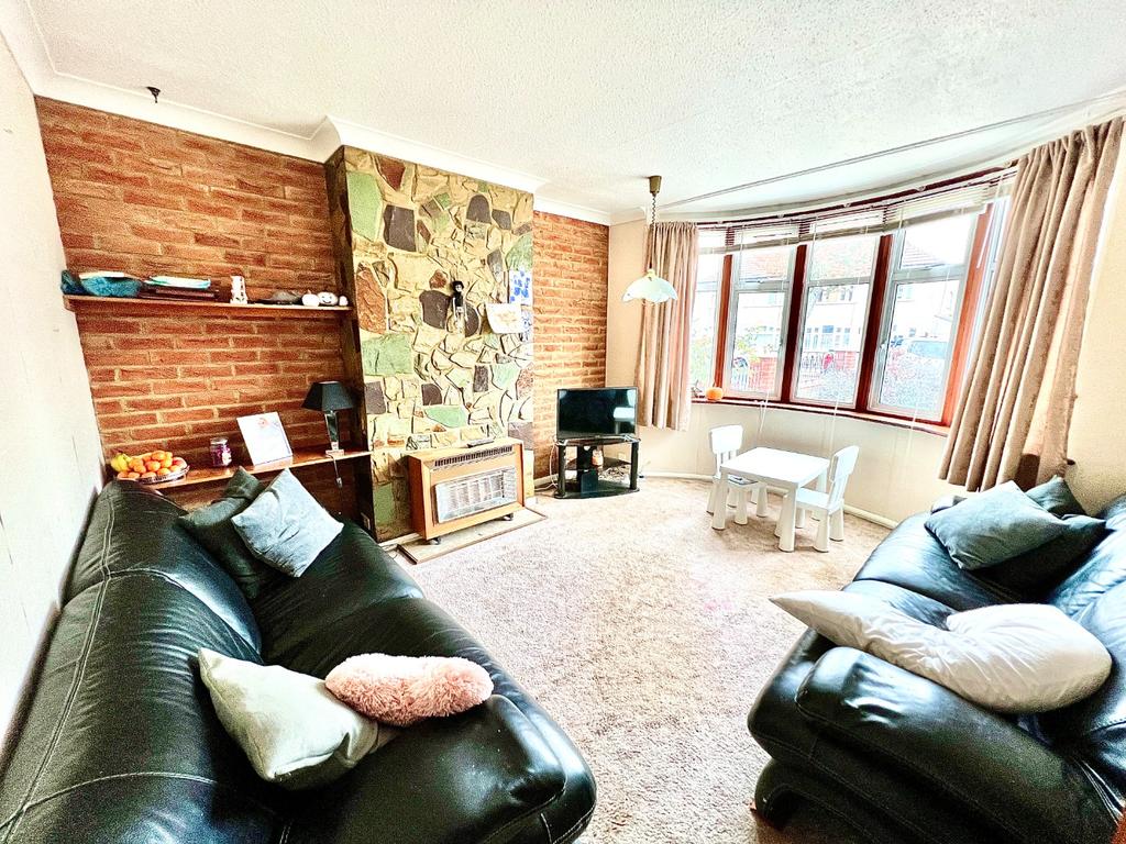 First Avenue, Bexleyheath, Kent, DA7 5SX 3 bed semidetached house £