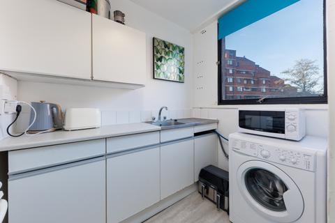 Studio to rent, Fairchilds House, Charlwood Street, London, SW1V