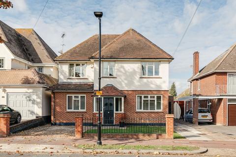 4 bedroom detached house for sale - Lynton Road, Thorpe Bay, SS1