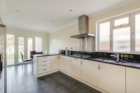4 bedroom detached house for sale - Lynton Road, Thorpe Bay, SS1