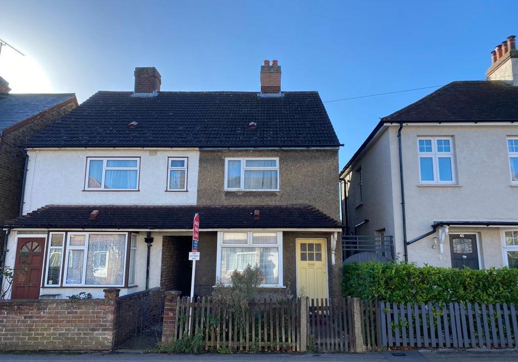 43 Whitley Road, Hoddesdon... 3 bed semidetached house £290,000