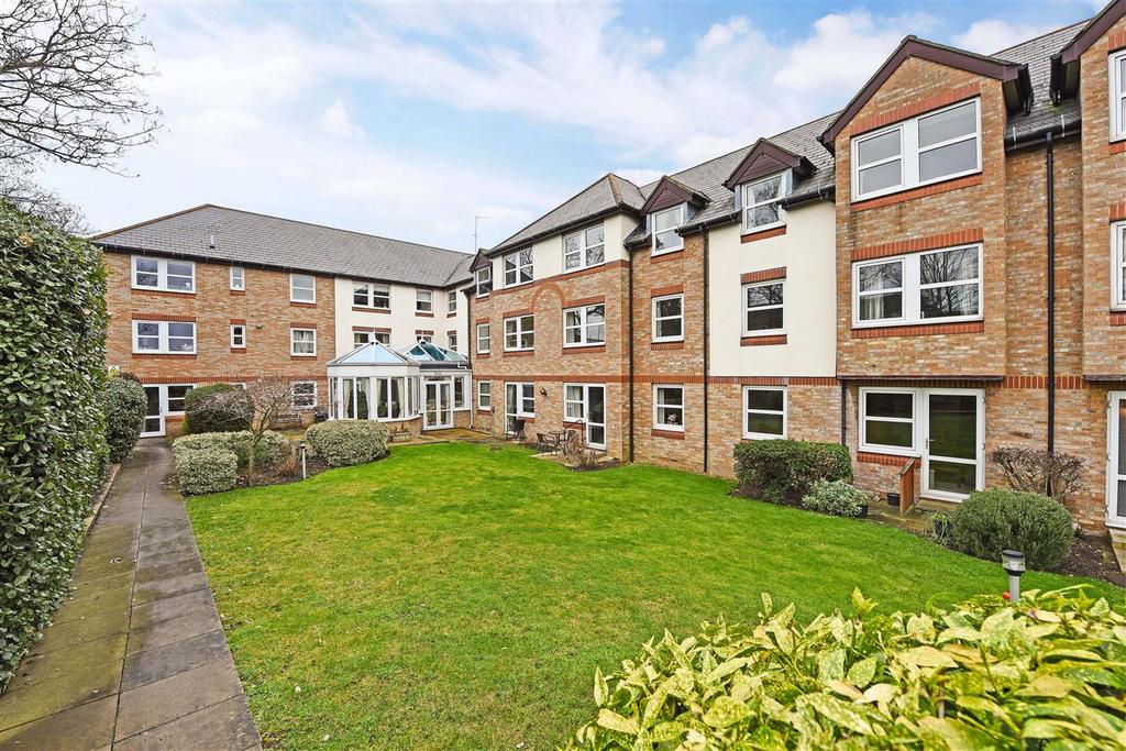 Kathleen Godfree Court, 80 Queens Road, Wimbledon 2 bed apartment £330,000