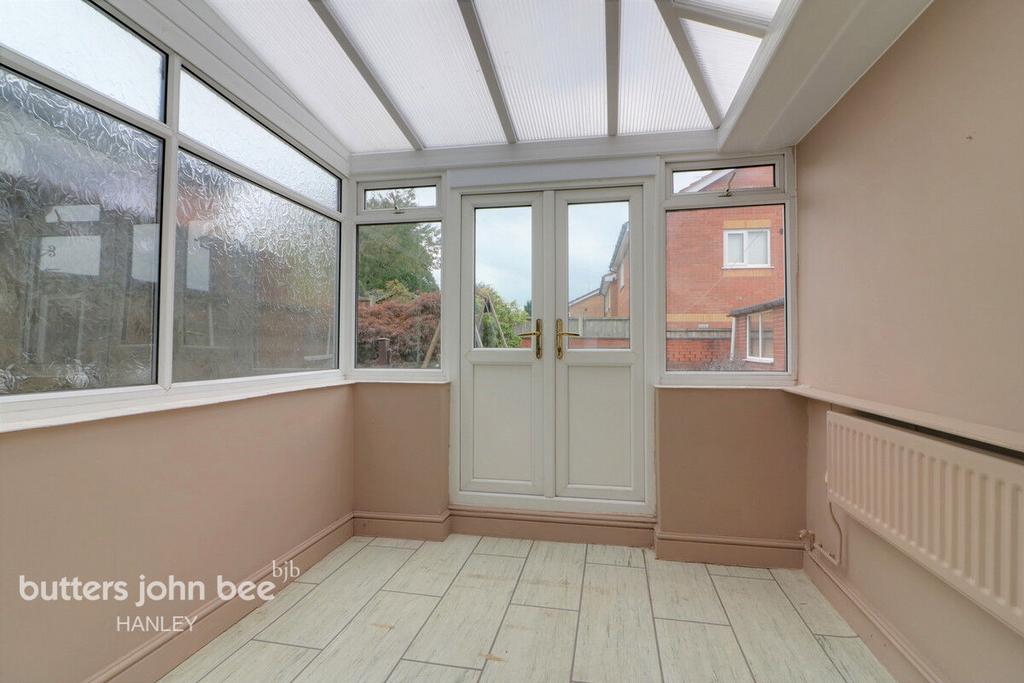 Unity Avenue, Sneyd Green, ST1 6DE 3 bed semidetached house £150,000