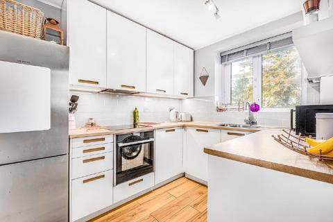 62 Weydown Close, London, SW19 6JQ