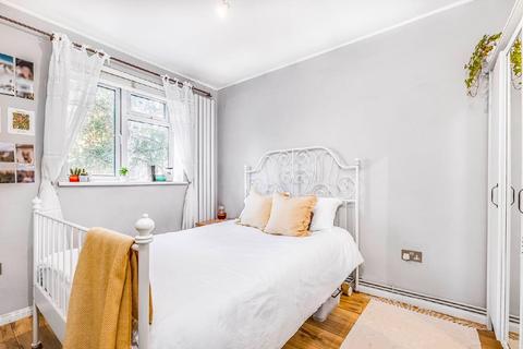 62 Weydown Close, London, SW19 6JQ