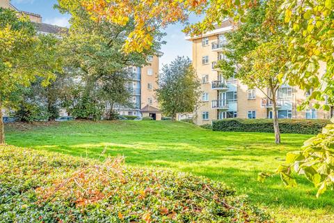 62 Weydown Close, London, SW19 6JQ