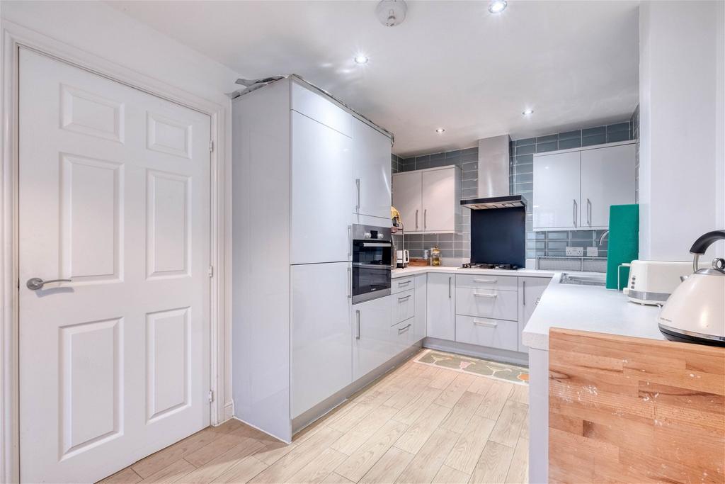 Marton Close, Enfield Redditch B97 6AX 4 bed semidetached house £275,000