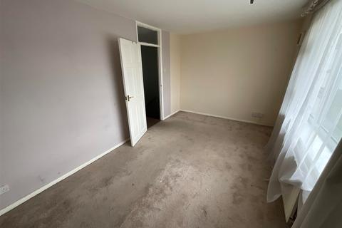 39 Victor Walk, Hornchurch, RM12 4XG