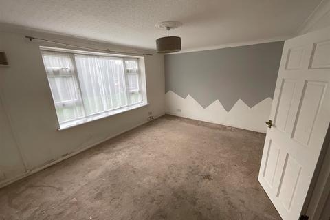 39 Victor Walk, Hornchurch, RM12 4XG