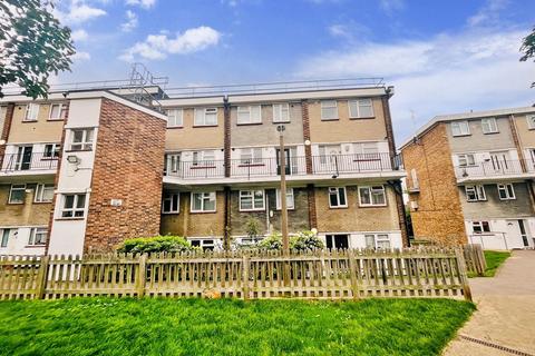 39 Victor Walk, Hornchurch, RM12 4XG