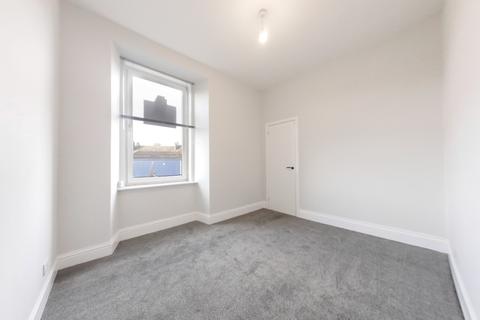 2 bedroom flat to rent - Strathmartine Road, Coldside, Dundee, DD3