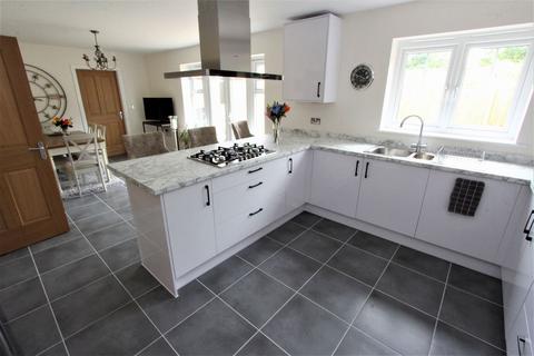 4 bedroom house to rent, Pennant Close, Little Stanney, Chester, CH2