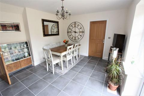 4 bedroom house to rent, Pennant Close, Little Stanney, Chester, CH2