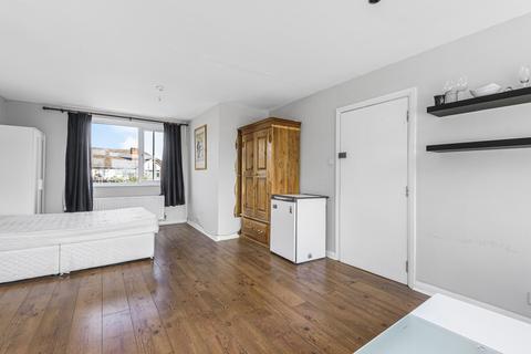 8 Ashcombe Parade, Woking, GU22 9EJ