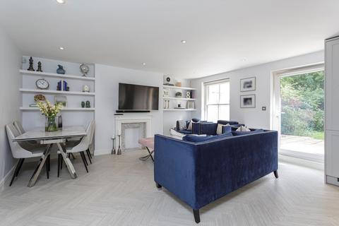 2 bedroom flat for sale - Buckland Crescent, London, NW3