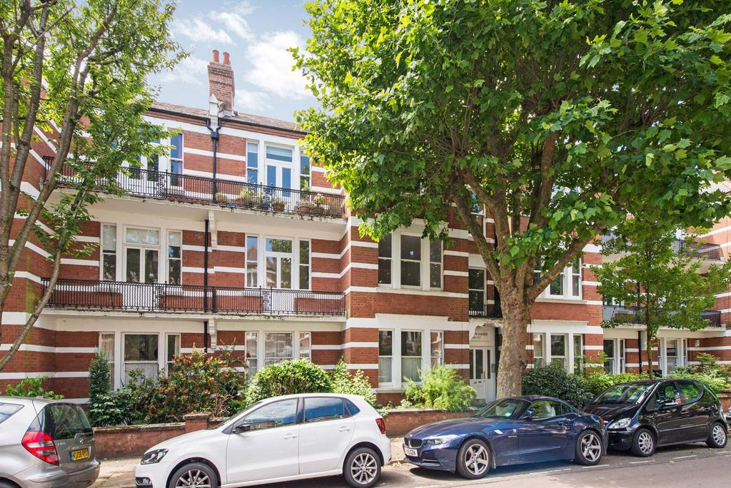 Riverview Gardens, Castelnau, London, SW13 2 bed flat £2,600 pcm (£