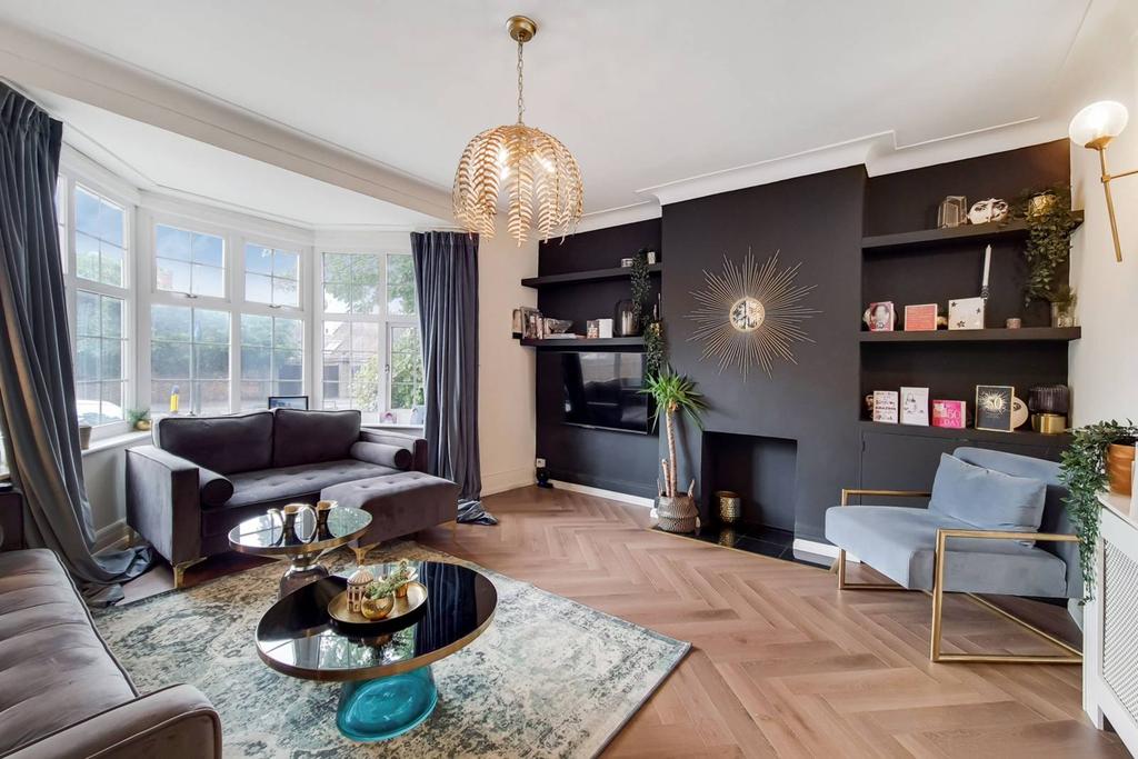 Stanmore Hill, Stanmore, HA7 3 bed semidetached house for sale £850,000