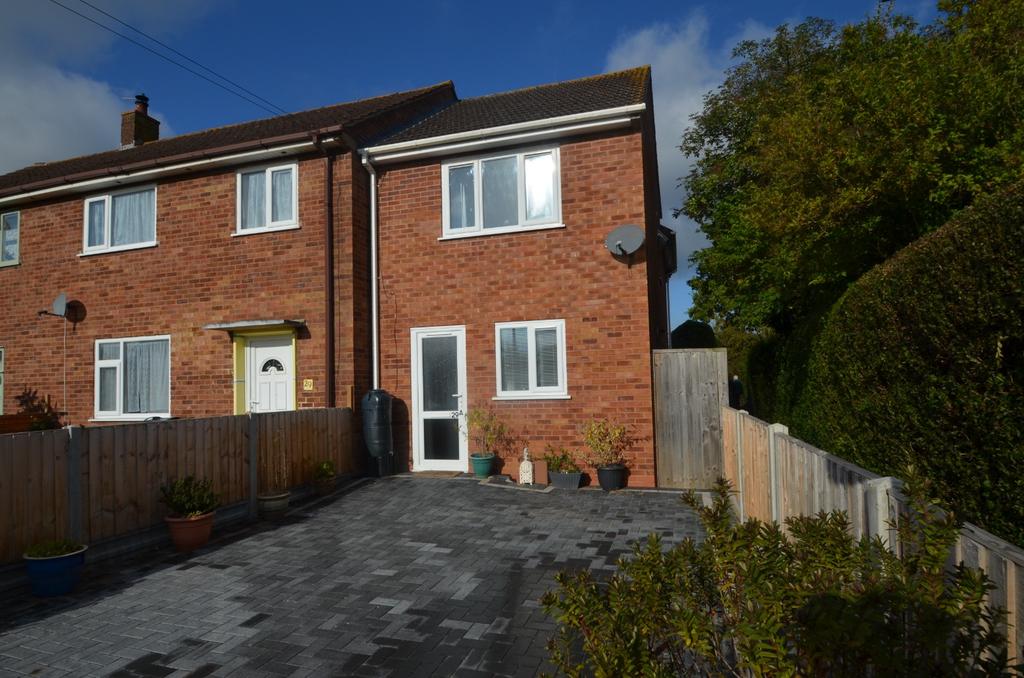 Duke of Edinburgh Way, Malvern, WR14 1AX 2 bed end of terrace house £