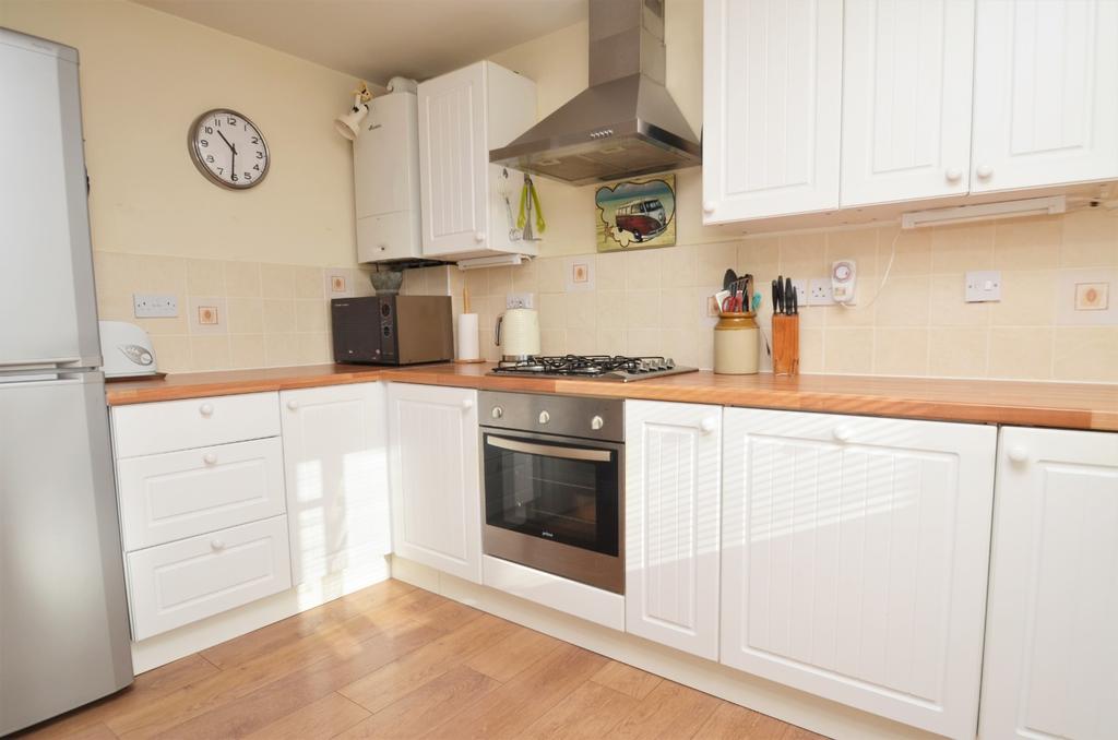 Duke of Edinburgh Way, Malvern, WR14 1AX 2 bed end of terrace house £