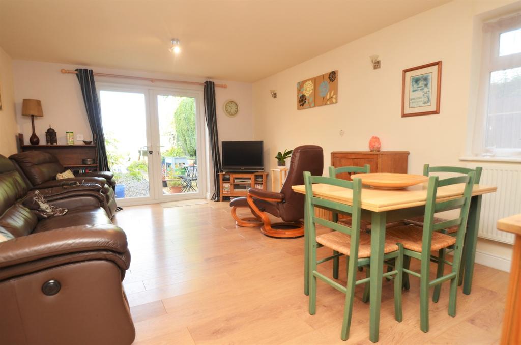 Duke of Edinburgh Way, Malvern, WR14 1AX 2 bed end of terrace house £