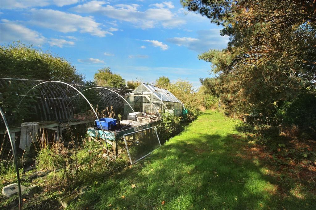 Nissen Hut and End