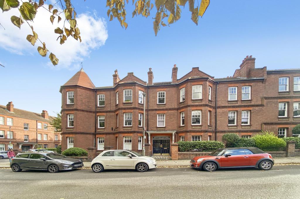 Boundaries Road, Balham 4 bed apartment for sale £712,950