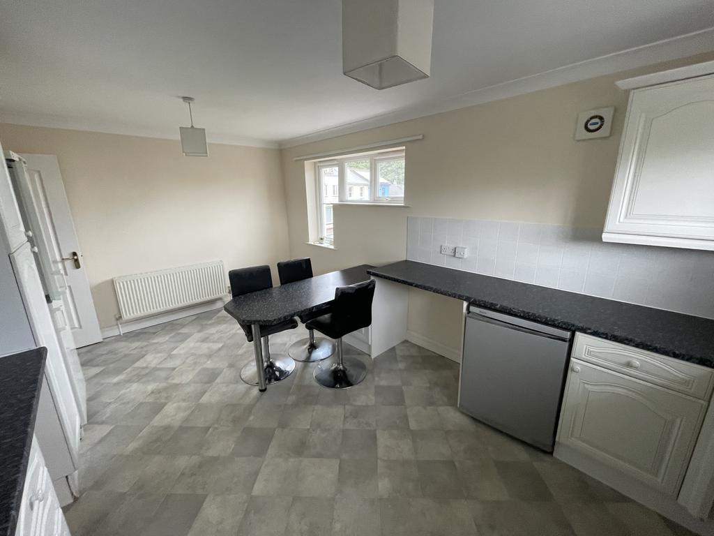 Station Road, Bovey Tracey 3 bed apartment to rent £850 pcm (£196 pw)