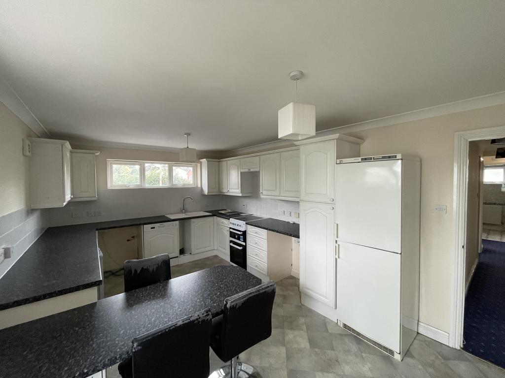 Station Road, Bovey Tracey 3 bed apartment to rent £850 pcm (£196 pw)