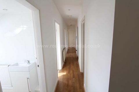 5 bedroom apartment to rent, Castle Boulevard, Lenton, England