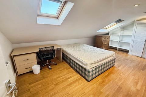 undefined, Castle Boulevard, Lenton, England