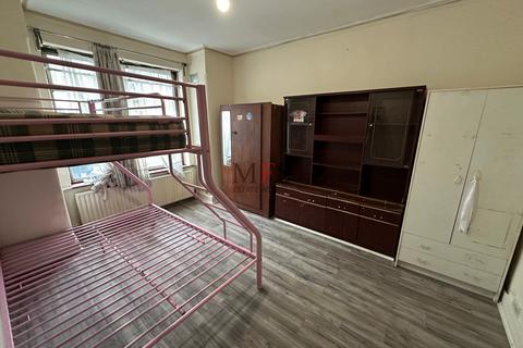 undefined, Alfred Gardens, Southall, UB1