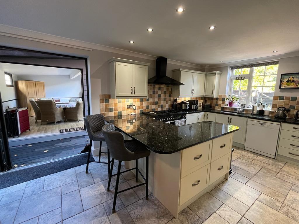 Lansdowne Square, Weymouth 3 bed detached house £590,000