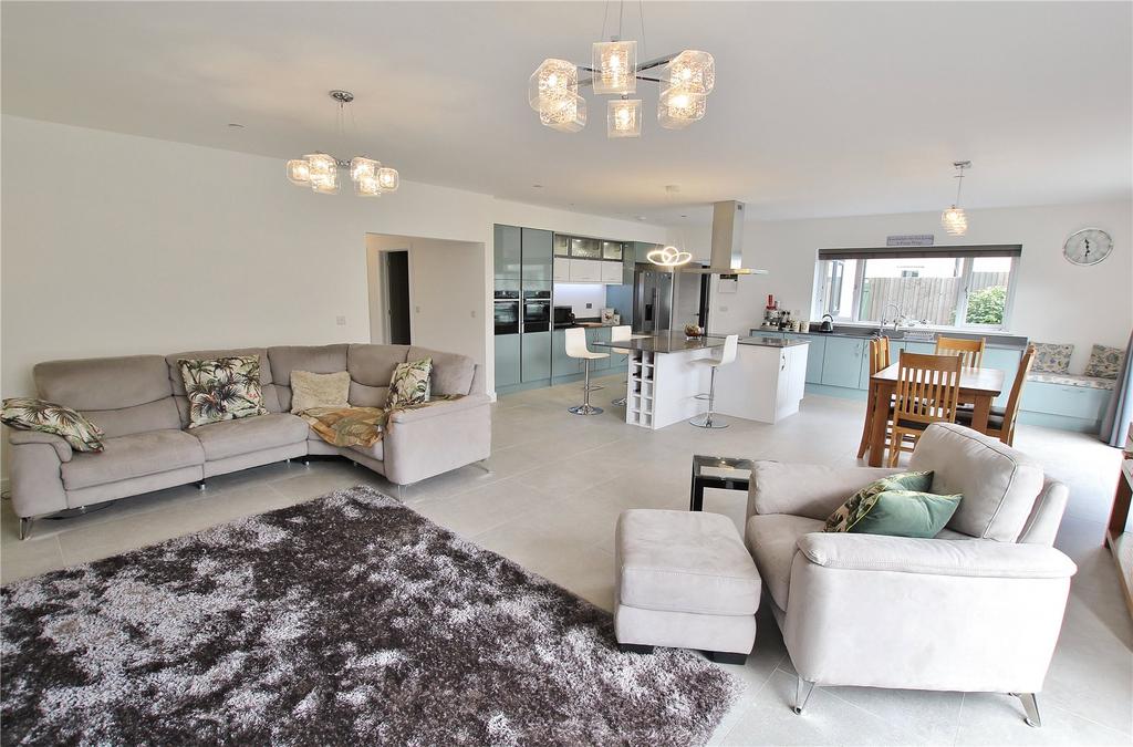 Fidlas Road, Llanishen, Cardiff, CF14 5 bed detached house for sale £