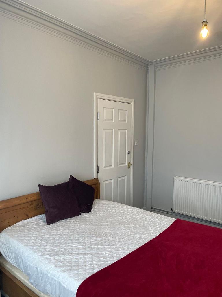 Bedroom 1 (Double)