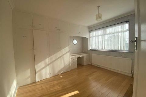 3 bedroom semi-detached house to rent, Bellamy Drive, Stanmore