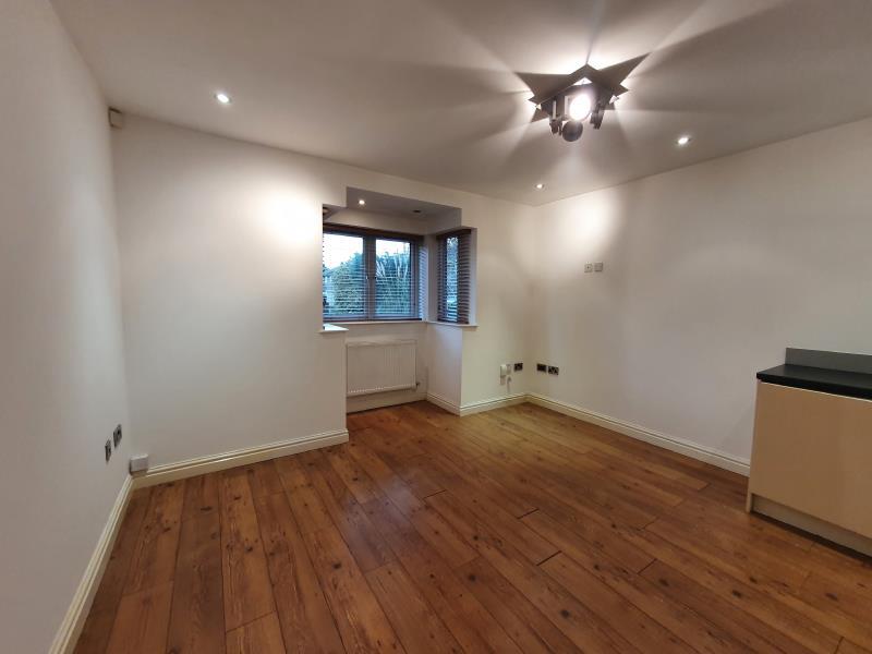 Apt 2 Greenbank Road 2 bed apartment to rent £975 pcm (£225 pw)