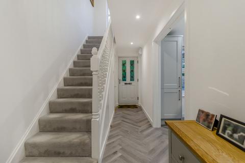 8 Charter Drive, Amersham, HP6 6UX