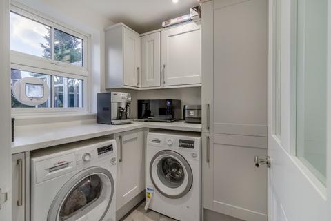 8 Charter Drive, Amersham, HP6 6UX