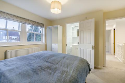 8 Charter Drive, Amersham, HP6 6UX