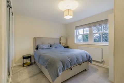 8 Charter Drive, Amersham, HP6 6UX