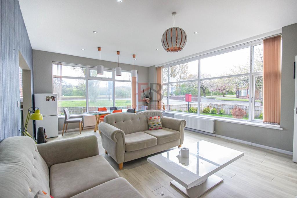 Mill Crescent, Hebburn, Tyne and Wear, NE31 4 bed detached house £250,000