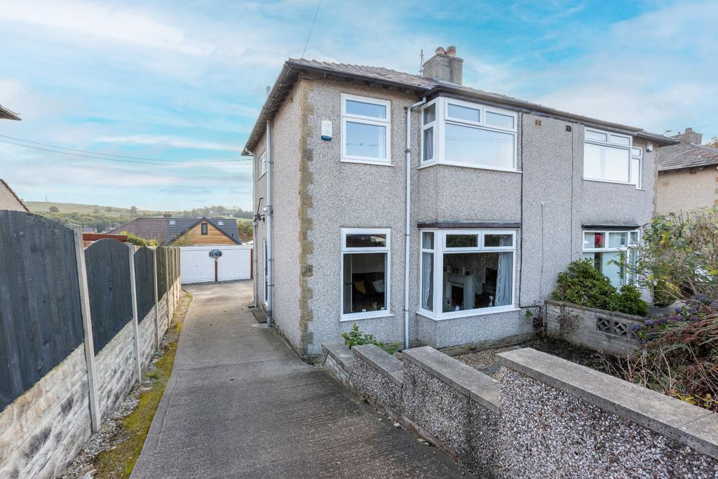 Lower Crow Nest Drive, Lightcliffe, HX3 8UN 3 bed semidetached house