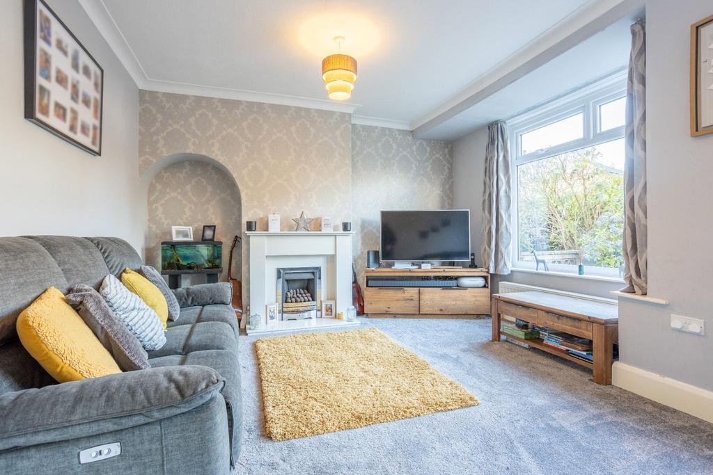 Lower Crow Nest Drive, Lightcliffe, HX3 8UN 3 bed semidetached house