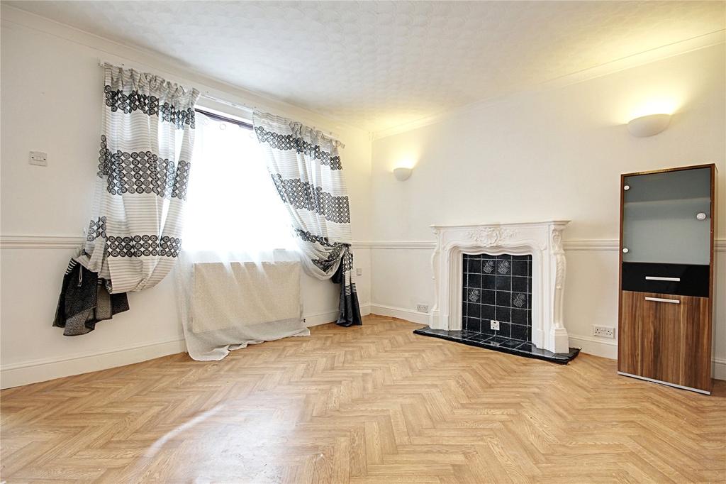 Stoneleigh Avenue, Enfield, EN1 2 bed terraced house £1,600 pcm (£369 pw)