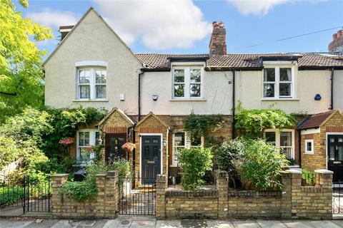 2 bedroom terraced house to rent, North Road, Richmond, TW9