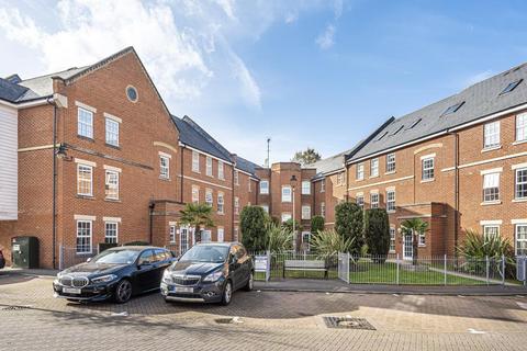 2 bedroom flat for sale, Aylesbury,  Buckinghamshire,  HP20