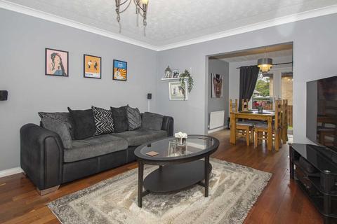 39 Fairways, Stewarton, Kilmarnock, KA3 5DA